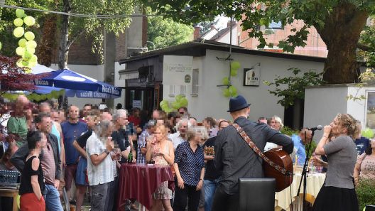 SOMMERFEST IM HOF