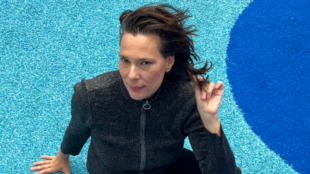 25-02-16 laetitia-sadier-press-photo-10-1125x1500-crop-50-50